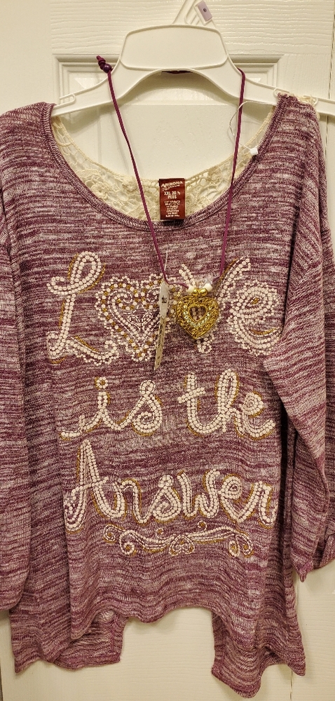 Girls sz 20.5 top with crocheted back